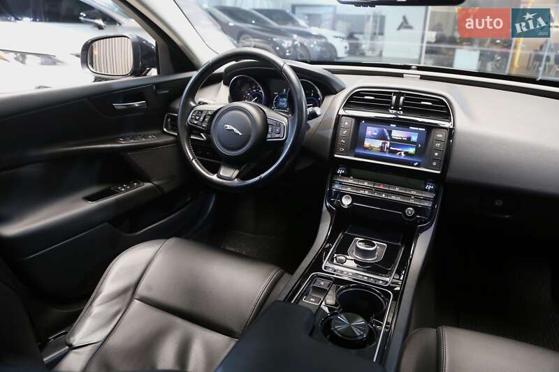 Седан Jaguar XE 2016 в Києві фото 13 Седан Jaguar XE 2016 в Києві