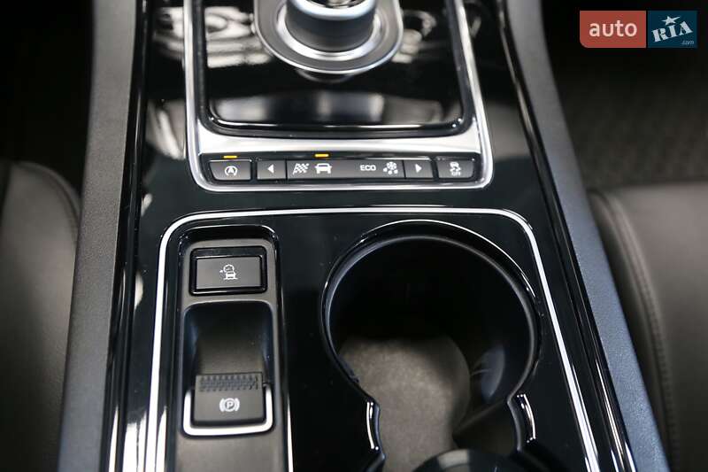Седан Jaguar XE 2016 в Києві фото 22 Седан Jaguar XE 2016 в Києві