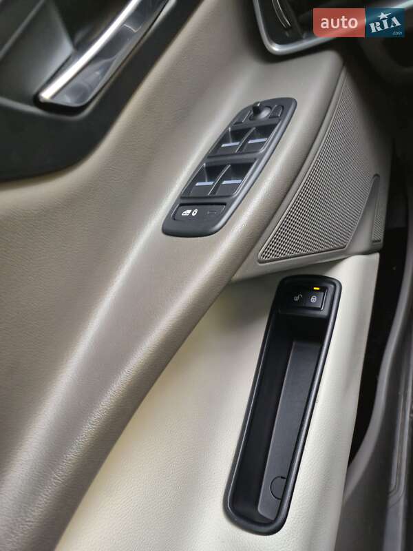 Седан Jaguar XE 2016 в Кременчуці фото 22 Седан Jaguar XE 2016 в Кременчуці