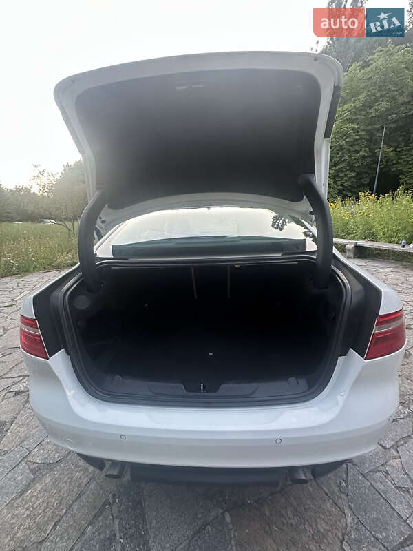 Седан Jaguar XE 2015 в Киеве фото 12 Седан Jaguar XE 2015 в Киеве