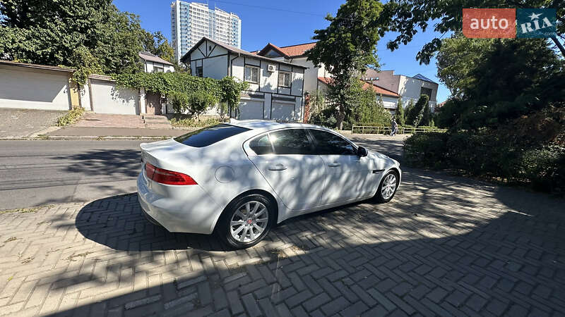 Седан Jaguar XE 2015 в Одесі