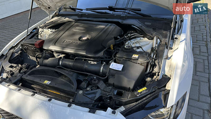 Седан Jaguar XE 2015 в Одесі