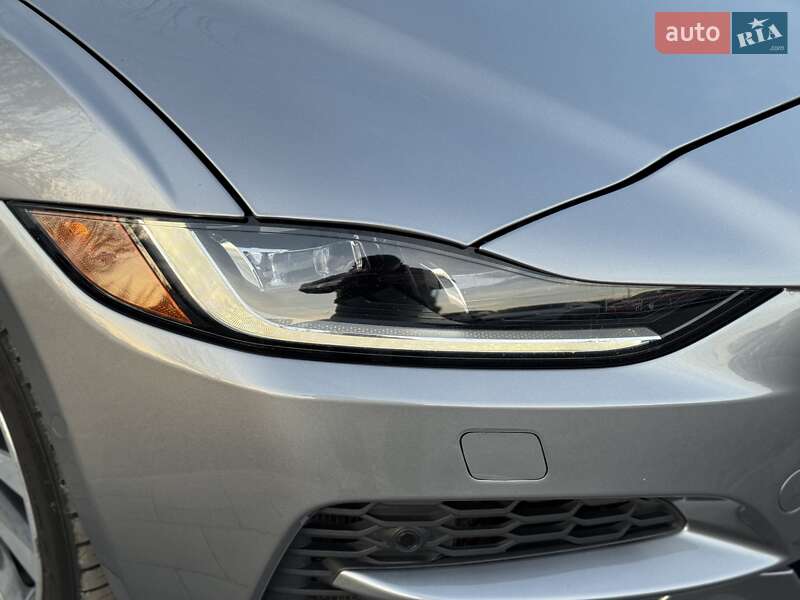 Седан Jaguar XE 2020 в Києві