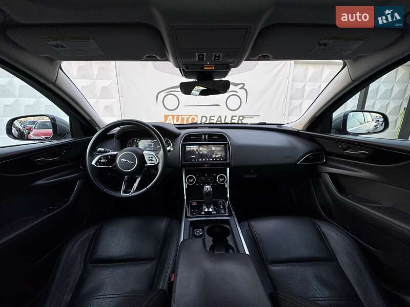 Седан Jaguar XE 2020 в Києві