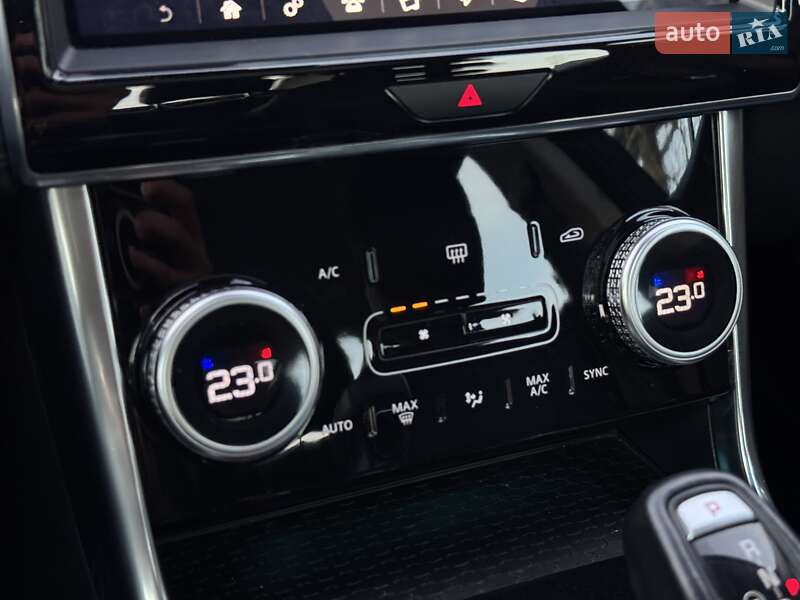 Седан Jaguar XE 2020 в Києві