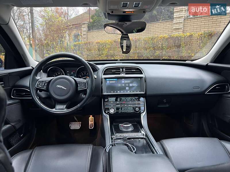 Седан Jaguar XE 2019 в Києві