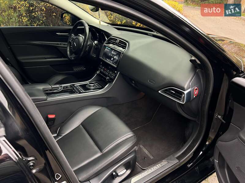 Седан Jaguar XE 2019 в Києві