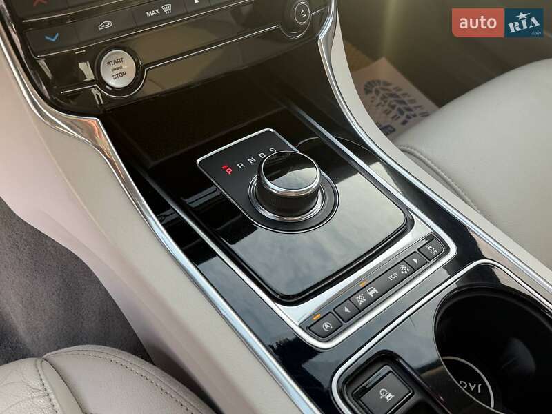 Седан Jaguar XE 2016 в Киеве