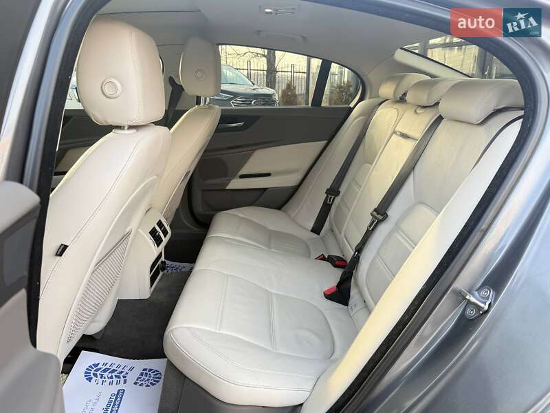 Седан Jaguar XE 2016 в Киеве