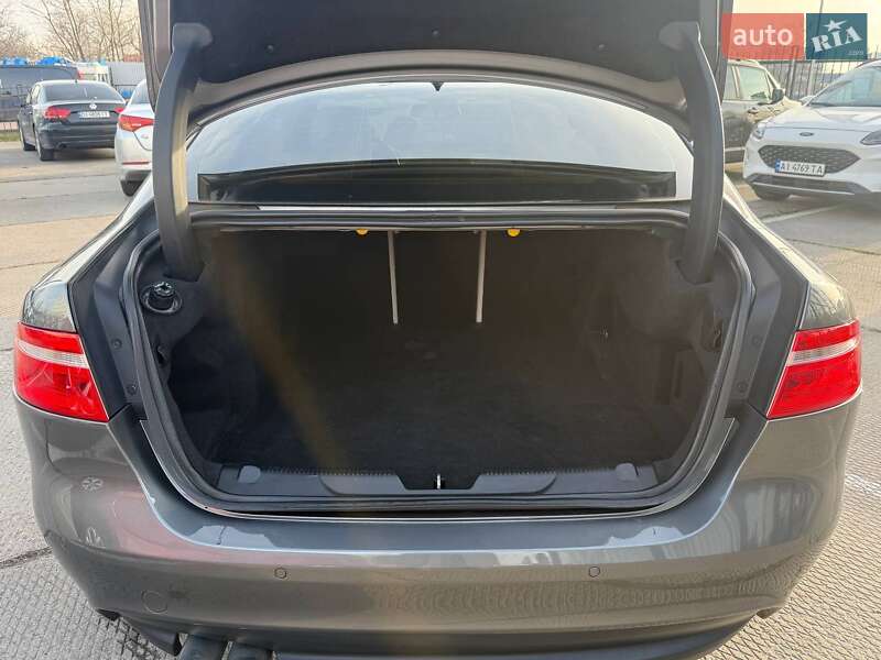 Седан Jaguar XE 2016 в Киеве
