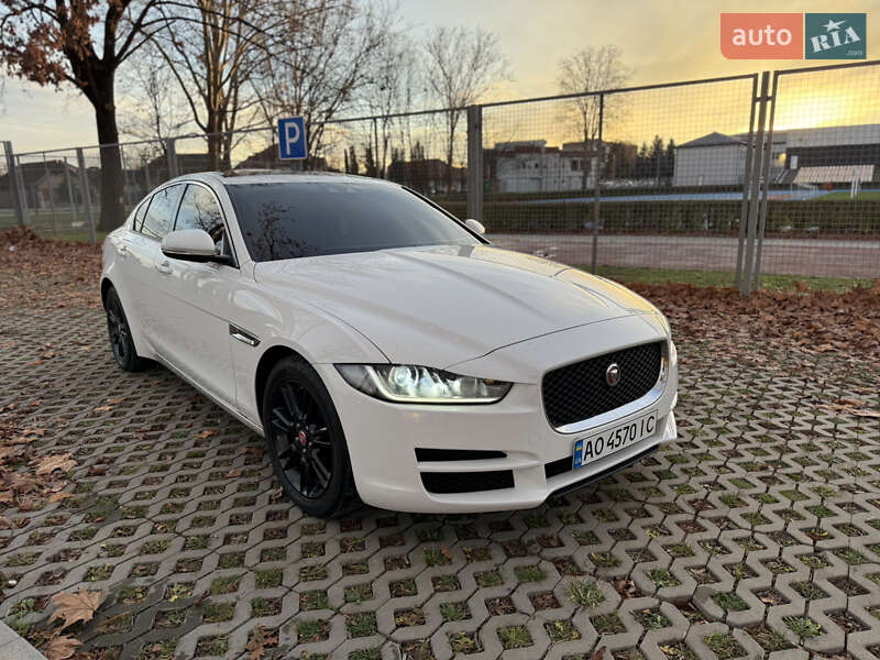 Седан Jaguar XE 2018 в Мукачевому