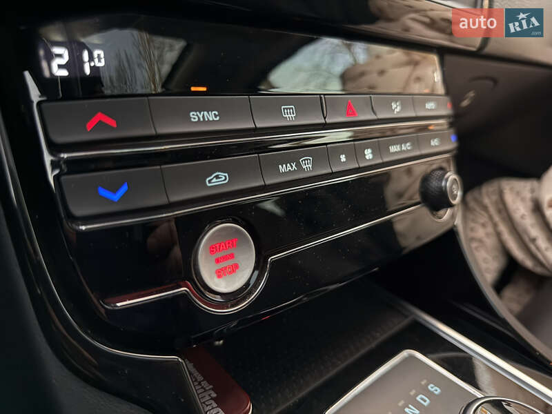 Седан Jaguar XE 2018 в Мукачевому