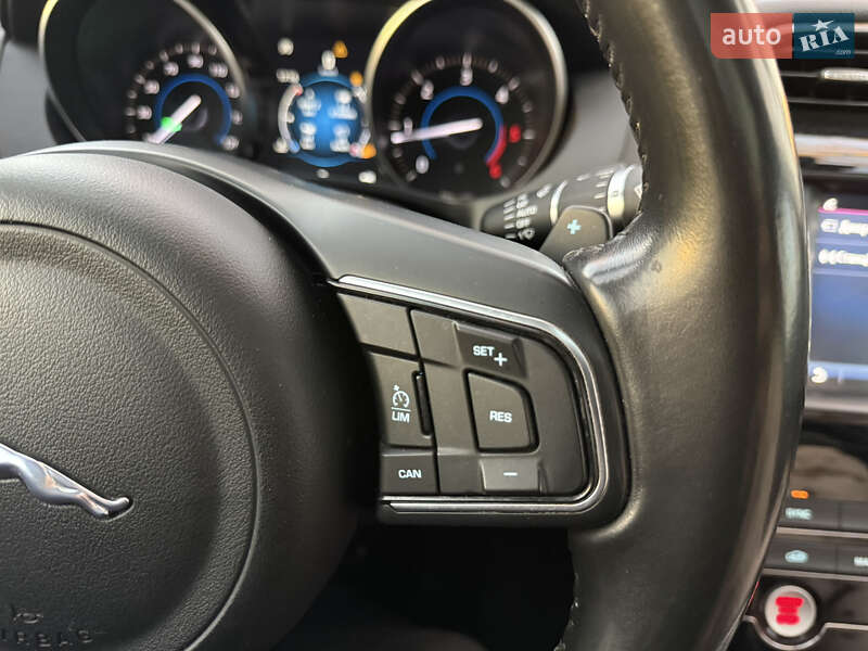 Седан Jaguar XE 2018 в Мукачевому