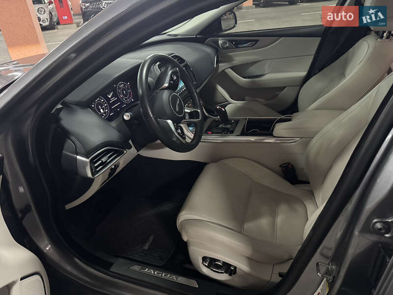 Седан Jaguar XE 2020 в Киеве
