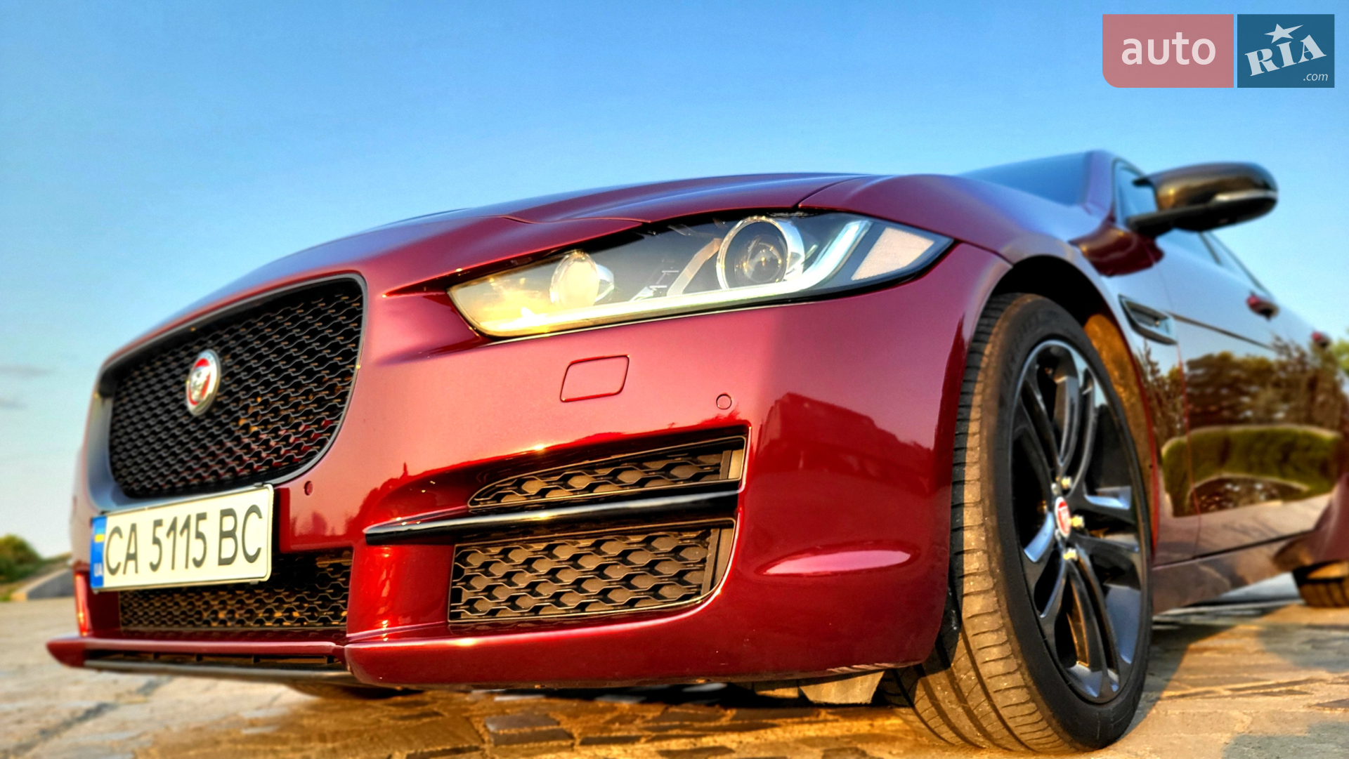 2015 Jaguar XE - мініатюра 3