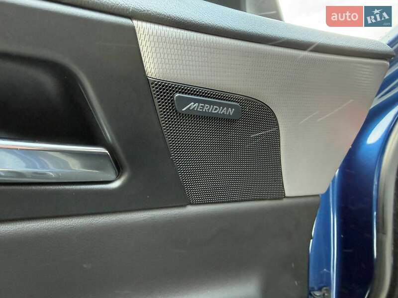 Седан Jaguar XE 2015 в Львове