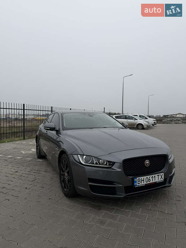 Седан Jaguar XE 2015 в Одесі