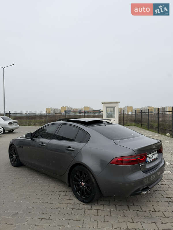 Седан Jaguar XE 2015 в Одесі