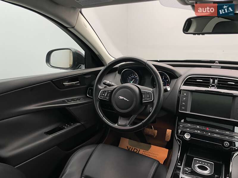 Седан Jaguar XE 2016 в Киеве