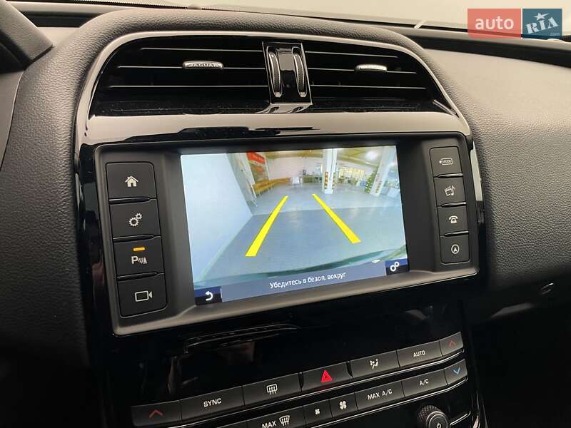 Седан Jaguar XE 2016 в Киеве