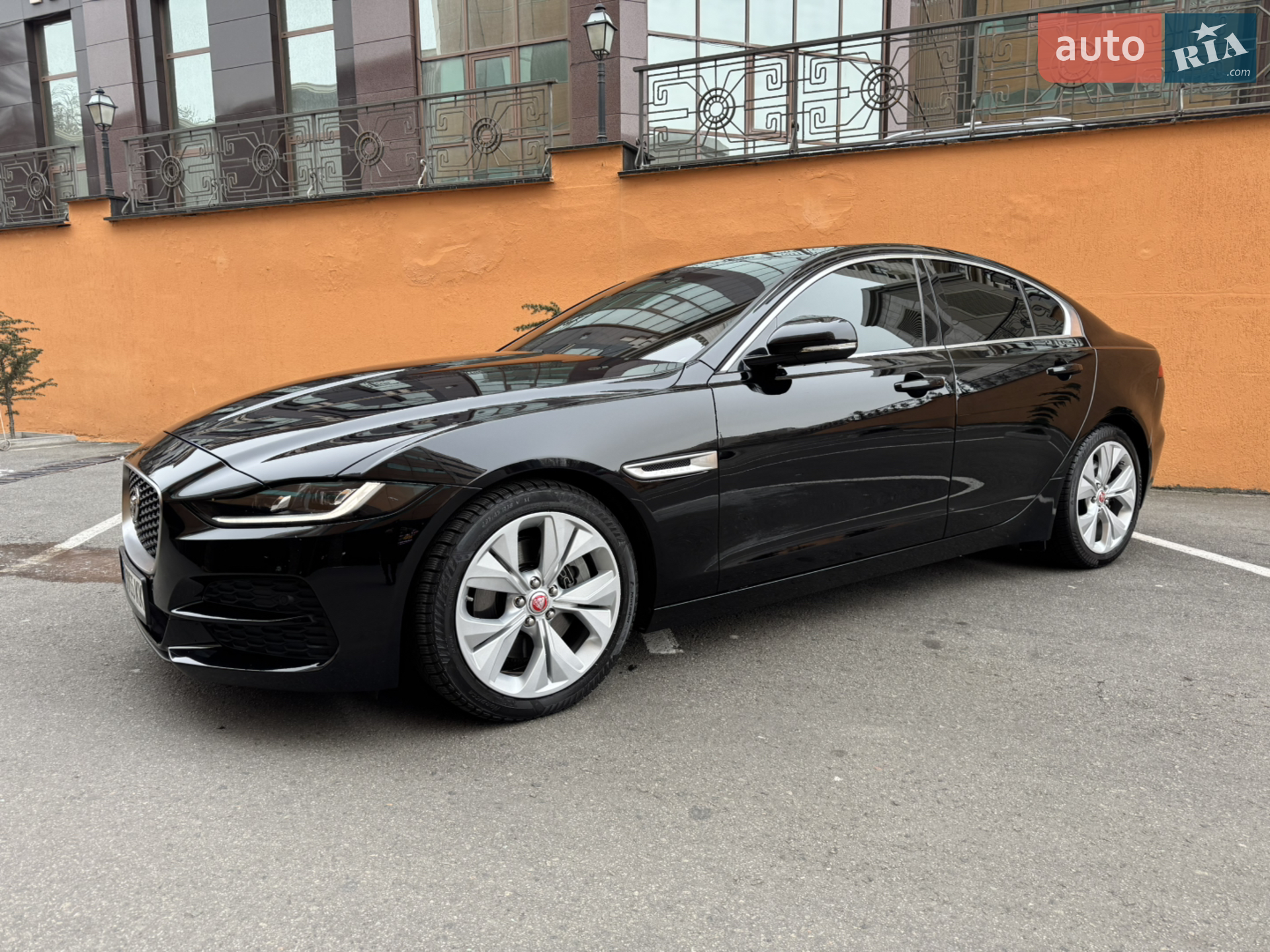 2020 Jaguar XE - мініатюра 2
