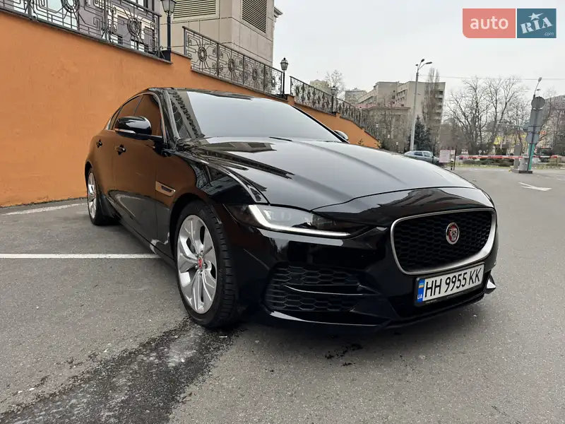 Jaguar XE