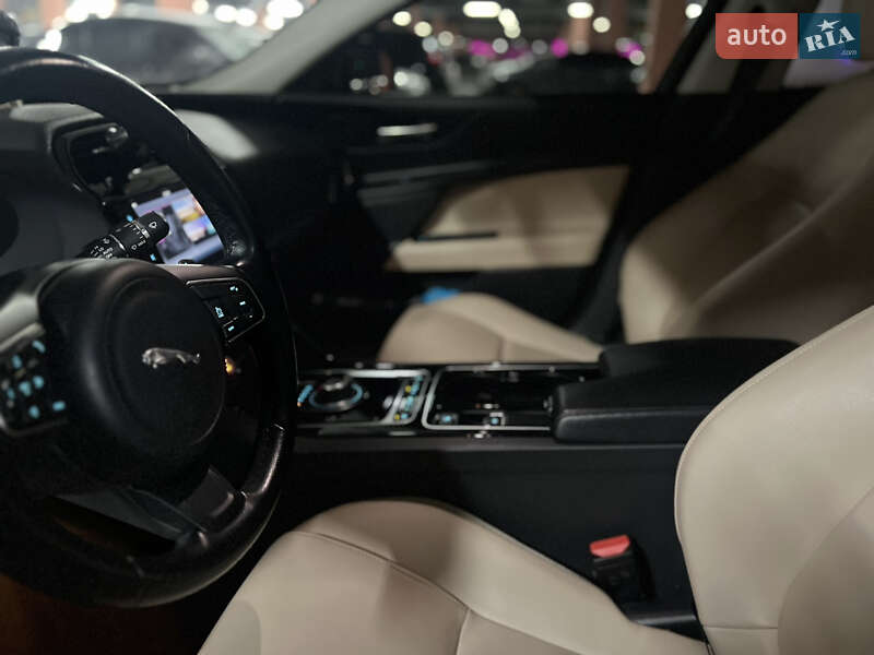 Седан Jaguar XE 2016 в Киеве фото 15 Седан Jaguar XE 2016 в Киеве
