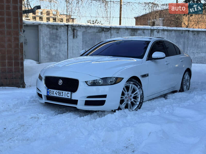 Седан Jaguar XE 2016 в Ивано-Франковске