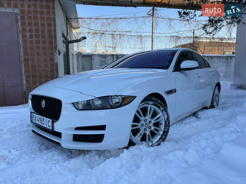 Седан Jaguar XE 2016 в Ивано-Франковске