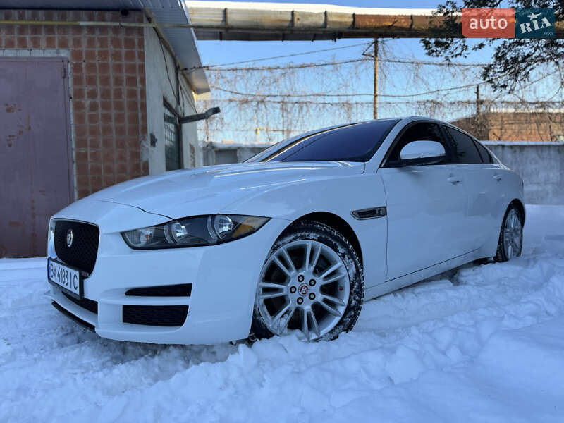 Седан Jaguar XE 2016 в Ивано-Франковске