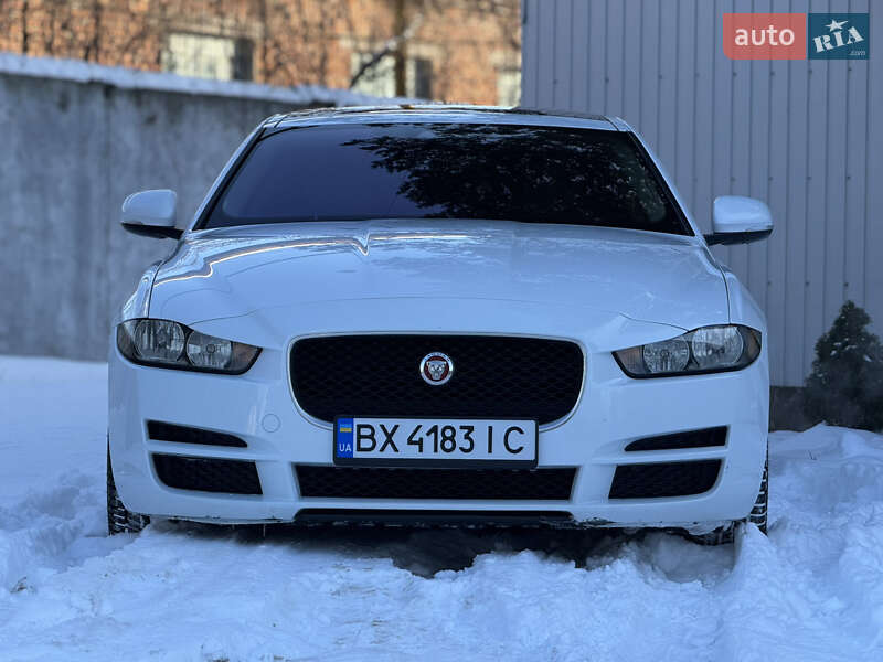 Седан Jaguar XE 2016 в Ивано-Франковске