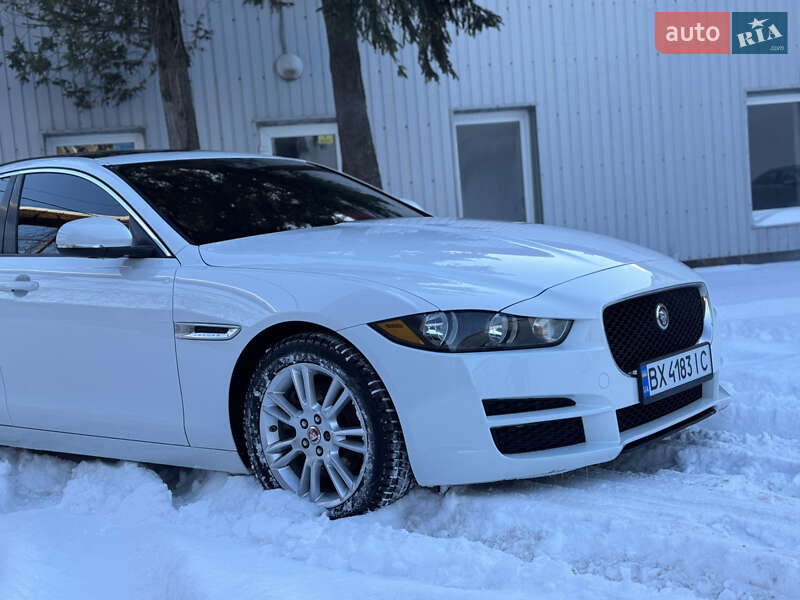 Седан Jaguar XE 2016 в Ивано-Франковске