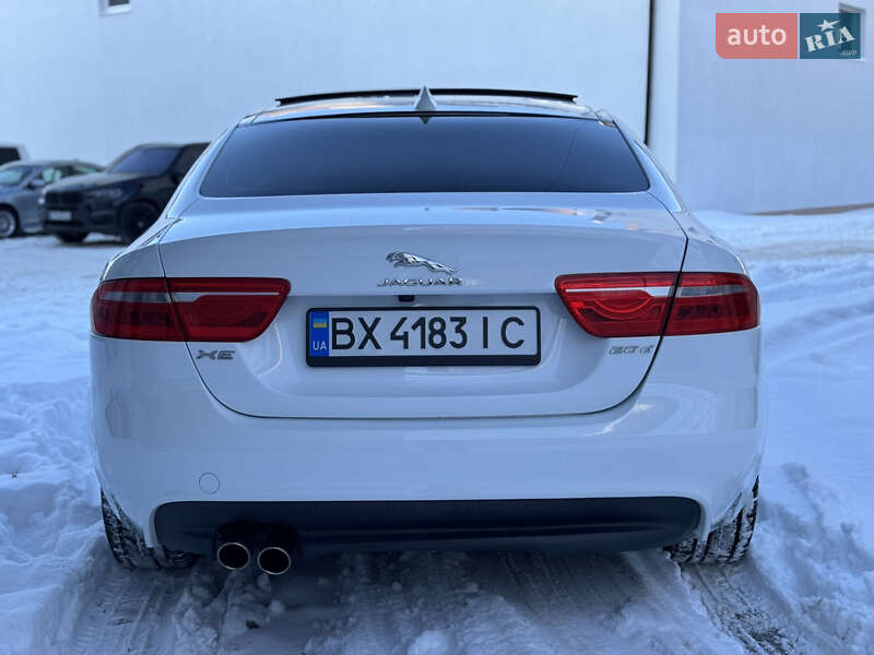 Седан Jaguar XE 2016 в Ивано-Франковске