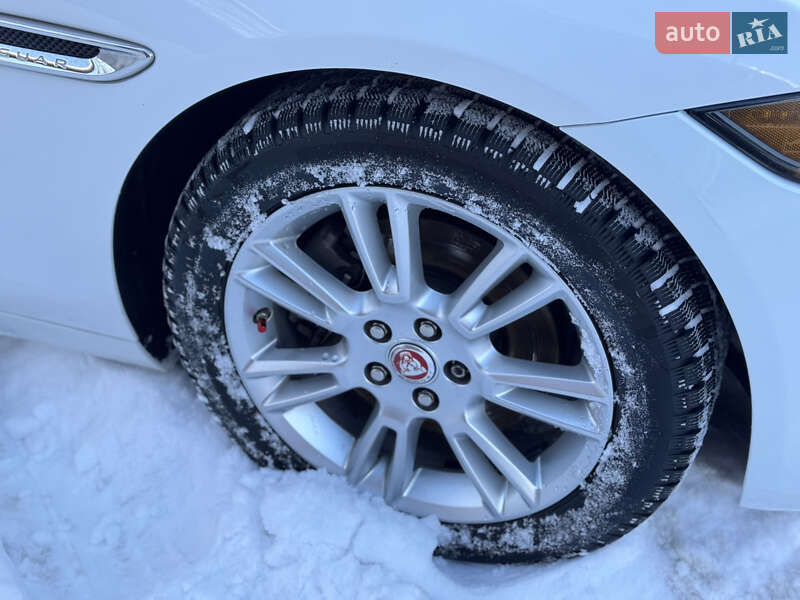 Седан Jaguar XE 2016 в Ивано-Франковске