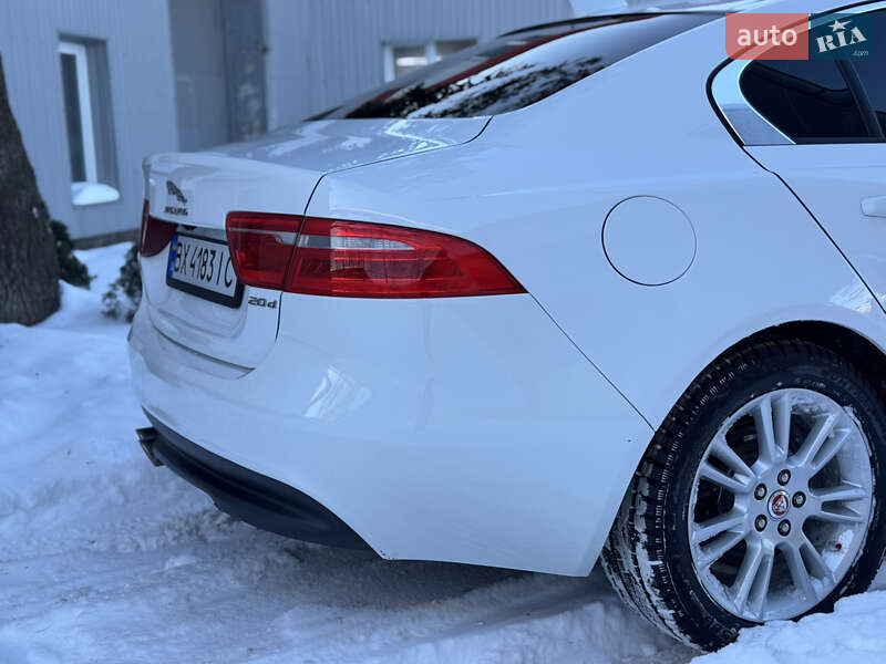 Седан Jaguar XE 2016 в Ивано-Франковске