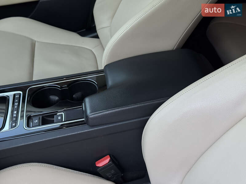 Седан Jaguar XE 2016 в Ивано-Франковске