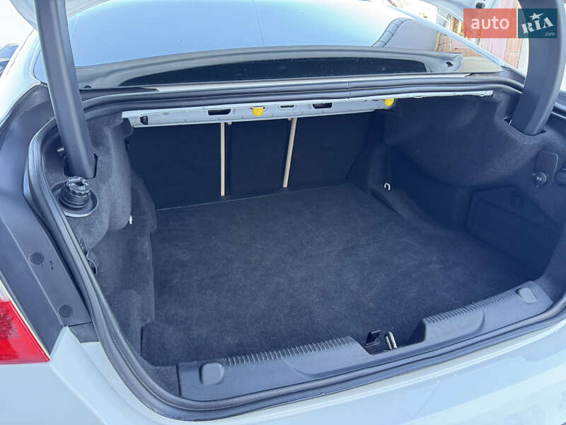 Седан Jaguar XE 2016 в Ивано-Франковске