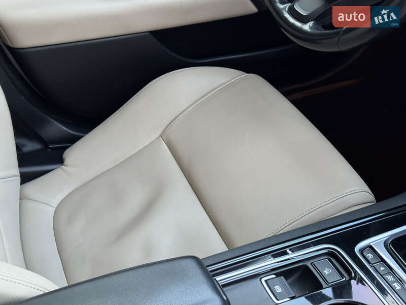 Седан Jaguar XE 2016 в Ивано-Франковске