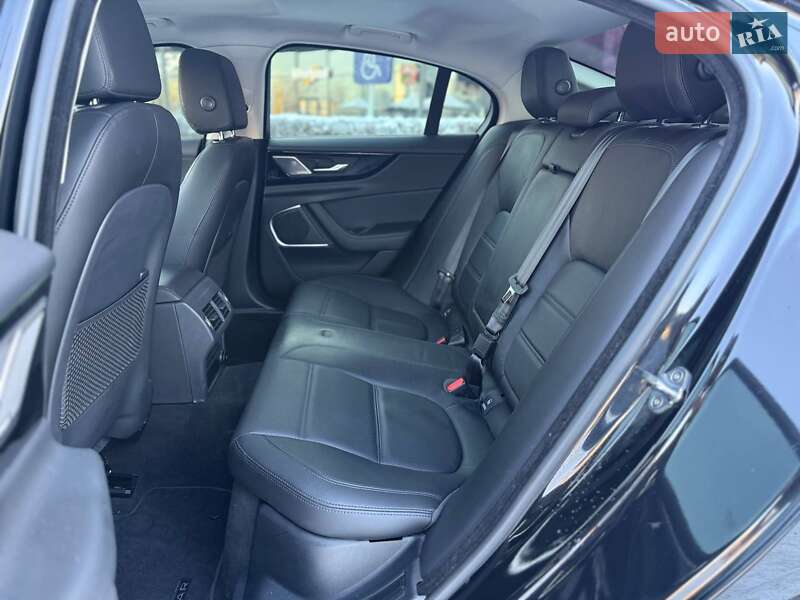 Седан Jaguar XE 2020 в Киеве фото 12 Седан Jaguar XE 2020 в Киеве