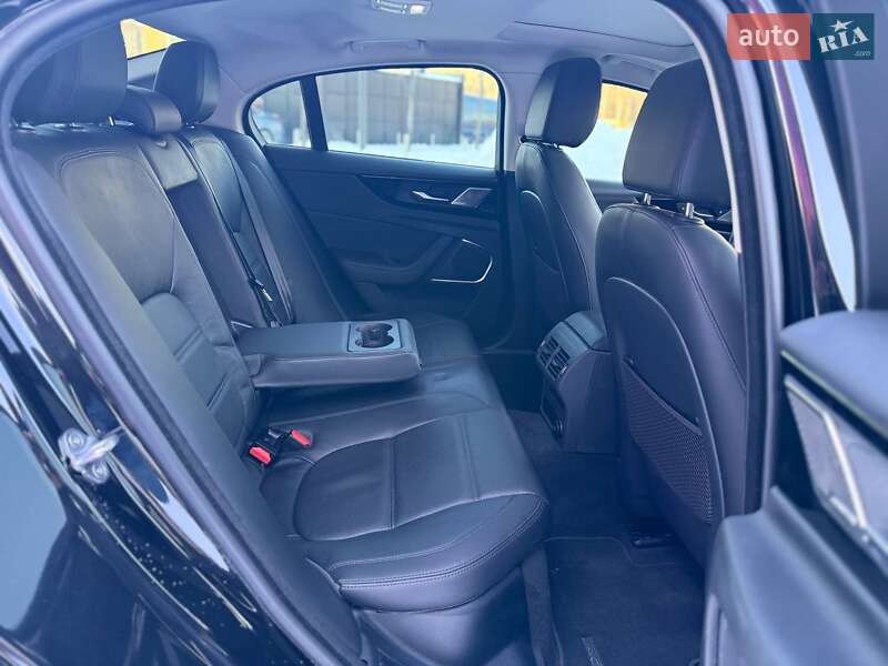 Седан Jaguar XE 2020 в Киеве фото 13 Седан Jaguar XE 2020 в Киеве