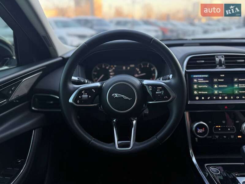 Седан Jaguar XE 2020 в Киеве фото 19 Седан Jaguar XE 2020 в Киеве