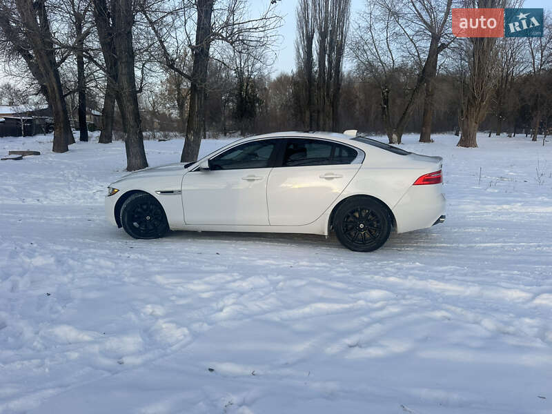 Седан Jaguar XE 2016 в Днепре