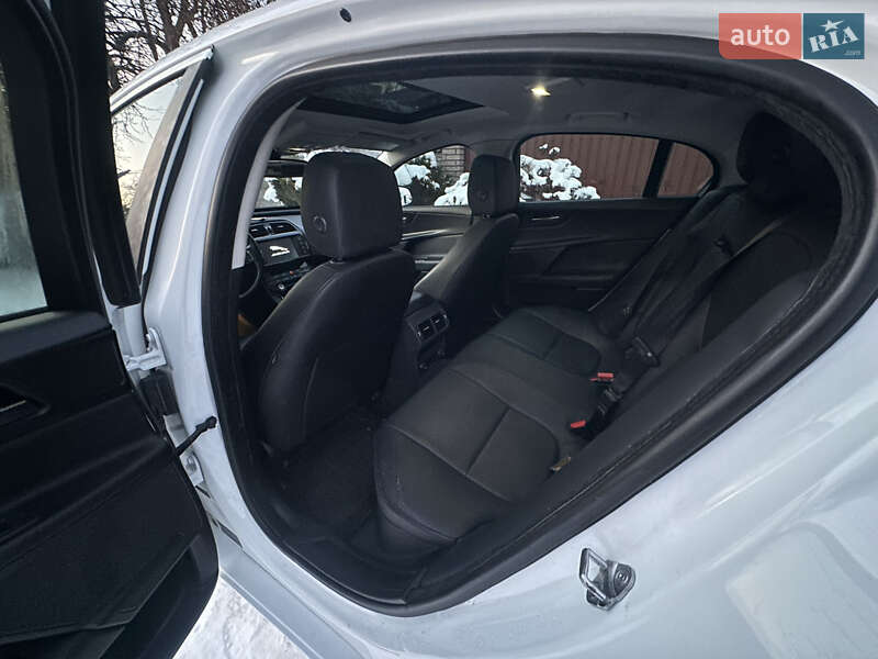 Седан Jaguar XE 2016 в Днепре