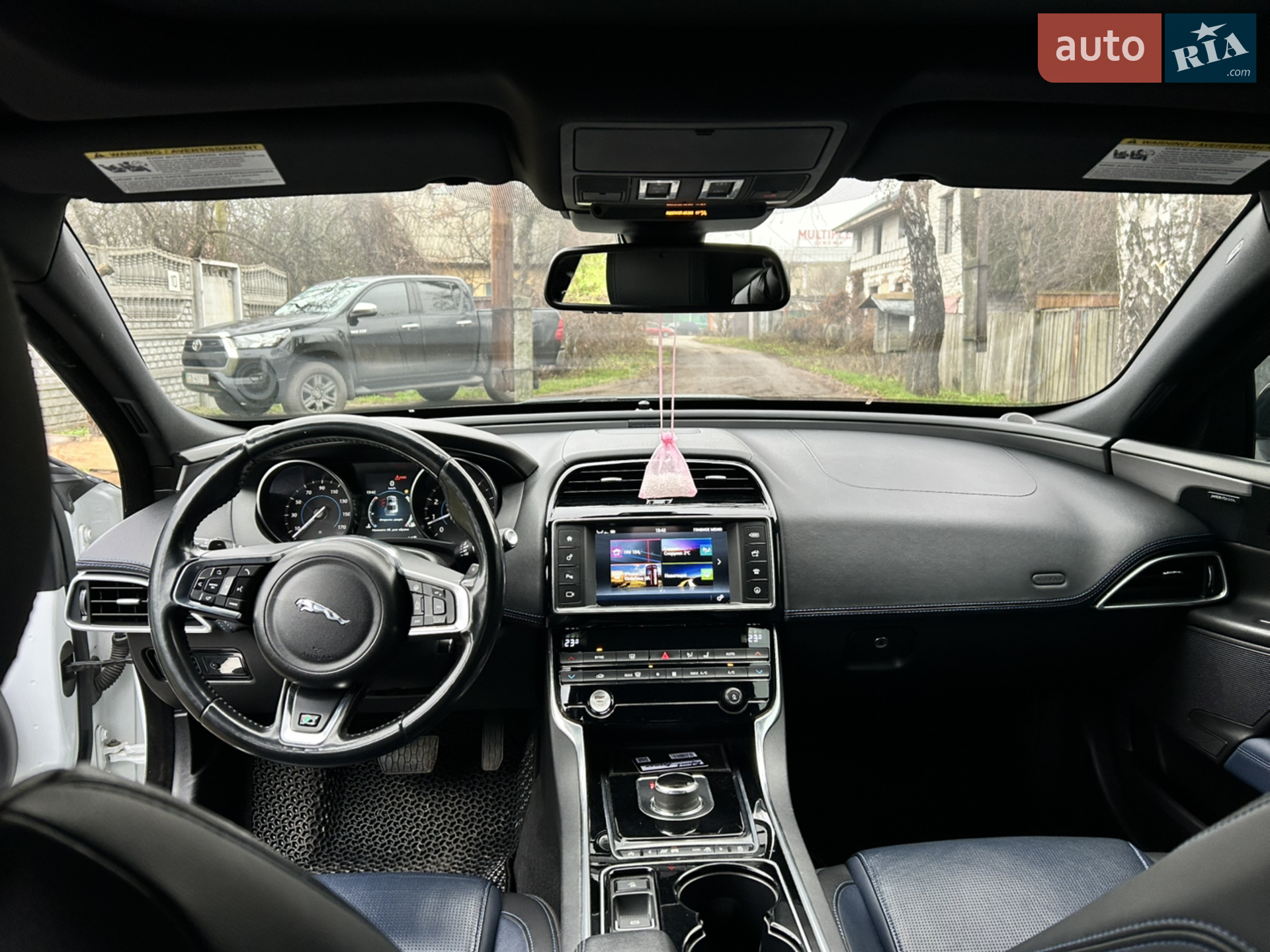 2017 Jaguar XE - мініатюра 14
