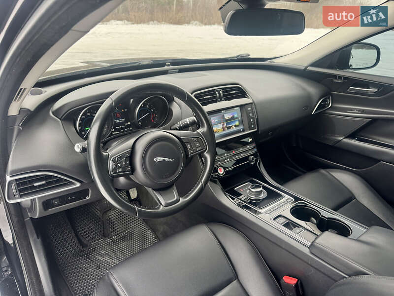Седан Jaguar XE 2016 в Новояворовске фото 26 Седан Jaguar XE 2016 в Новояворовске