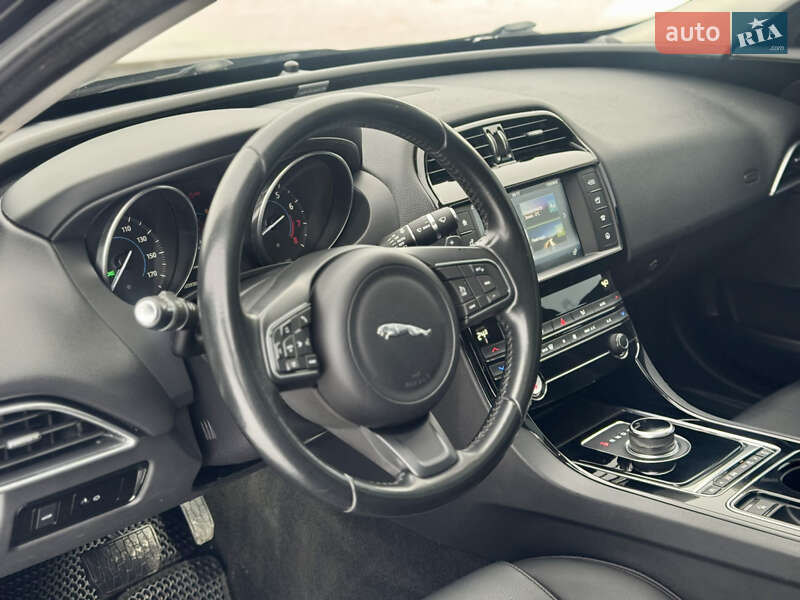 Седан Jaguar XE 2016 в Новояворовске фото 39 Седан Jaguar XE 2016 в Новояворовске