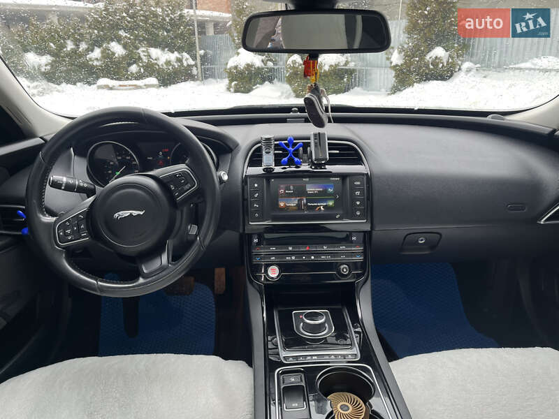 Седан Jaguar XE 2016 в Ивано-Франковске фото 51 Седан Jaguar XE 2016 в Ивано-Франковске