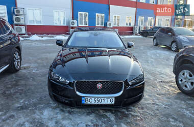 Седан Jaguar XE 2016 в Львові