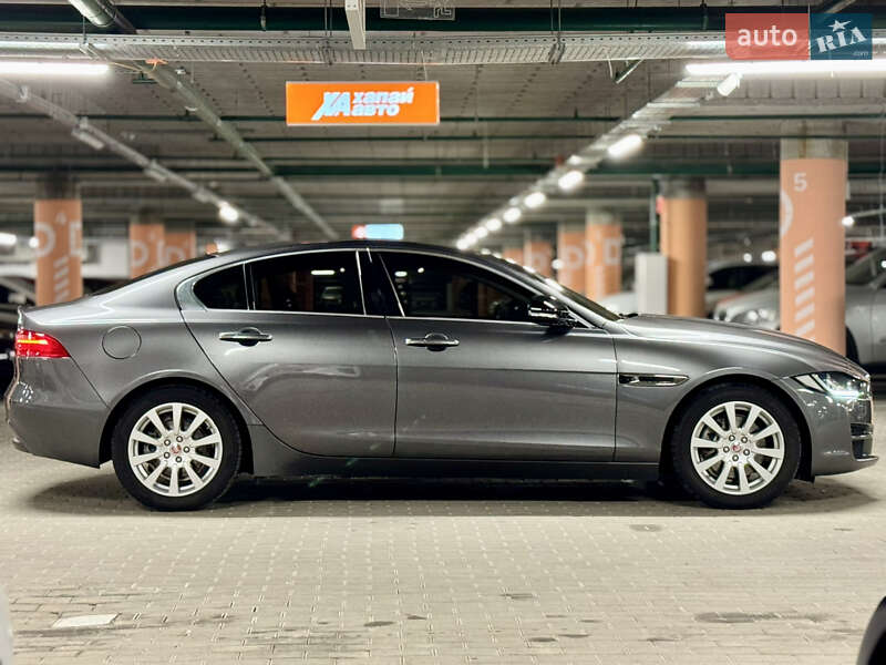 Седан Jaguar XE 2016 в Києві