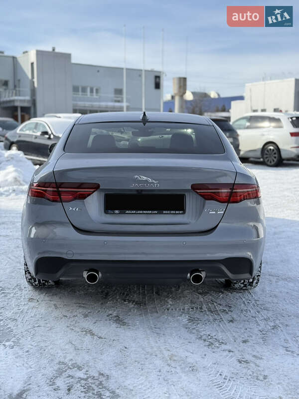 Седан Jaguar XE 2020 в Львове